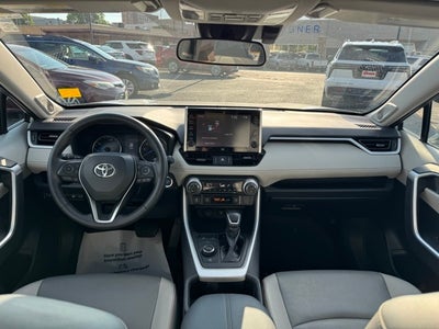 2022 Toyota RAV4 Hybrid XLE Premium