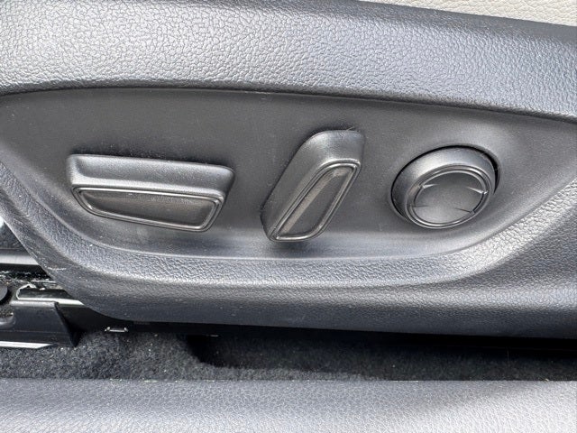 2023 Toyota Camry Hybrid SE