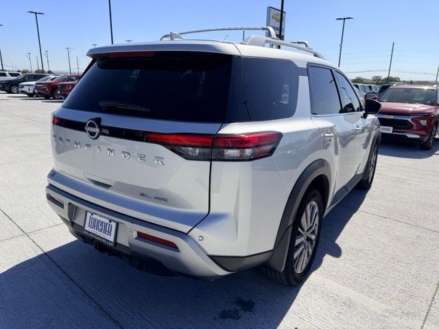 2023 Nissan Pathfinder SL