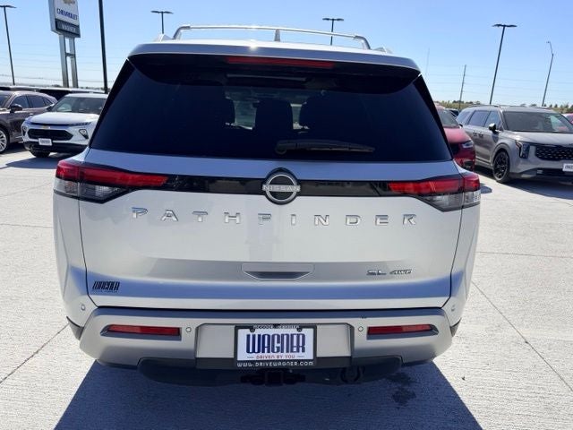 2023 Nissan Pathfinder SL