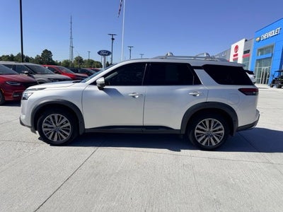 2023 Nissan Pathfinder SL