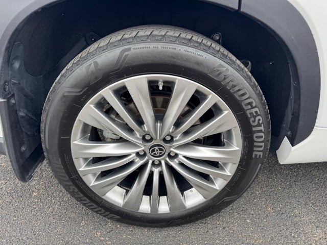 2022 Toyota Highlander Hybrid Platinum