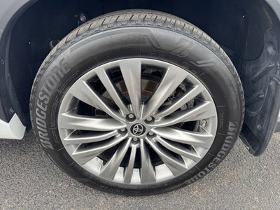 2022 Toyota Highlander Hybrid Platinum