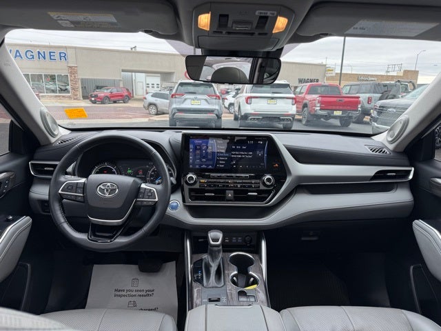 2022 Toyota Highlander Hybrid Platinum