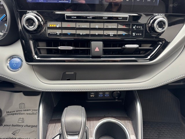 2022 Toyota Highlander Hybrid Platinum