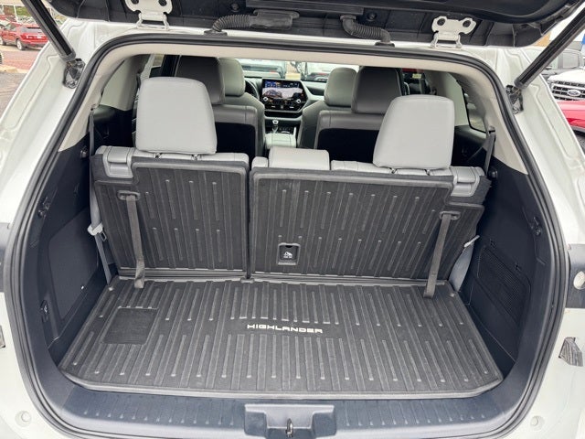 2022 Toyota Highlander Hybrid Platinum