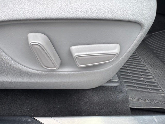 2022 Toyota Highlander Hybrid Platinum