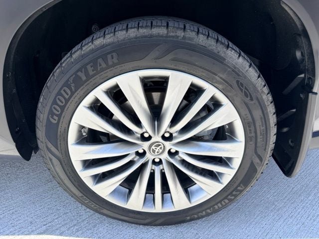 2022 Toyota Highlander Platinum