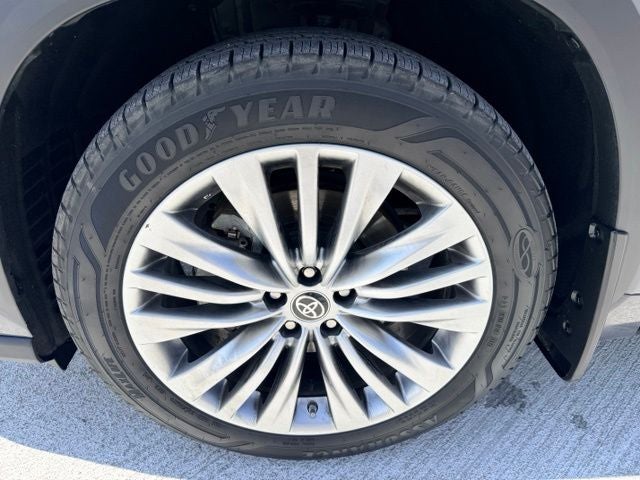 2022 Toyota Highlander Platinum