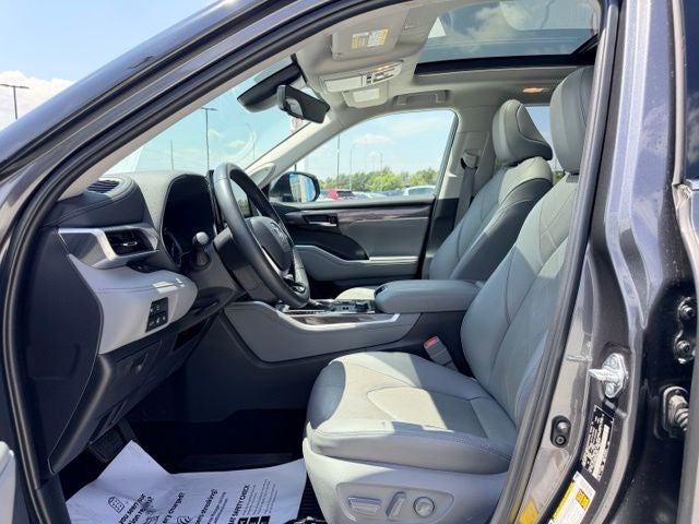 2022 Toyota Highlander Platinum