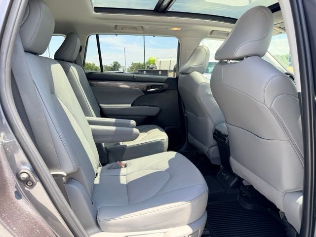 2022 Toyota Highlander Platinum