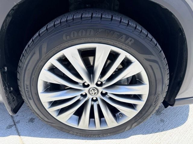2022 Toyota Highlander Platinum
