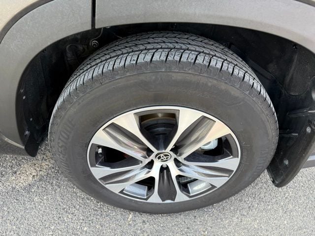 2024 Toyota Highlander Hybrid XLE