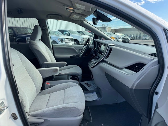 2020 Toyota Sienna LE 8 Passenger