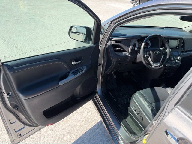 2018 Toyota Sienna SE 8 Passenger