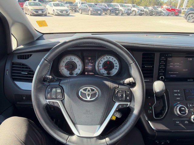2018 Toyota Sienna SE 8 Passenger