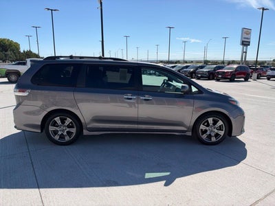 2018 Toyota Sienna SE 8 Passenger