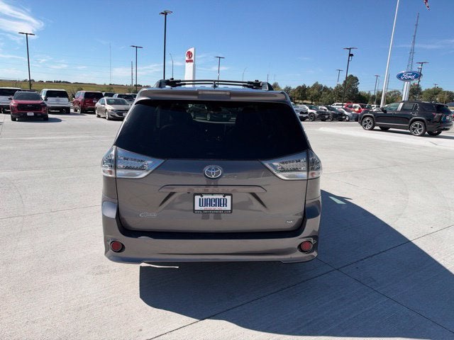 2018 Toyota Sienna SE 8 Passenger