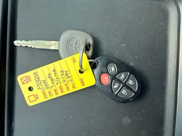 2014 Toyota Sienna XLE 8 Passenger