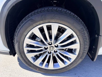 2026 Toyota Highlander Platinum