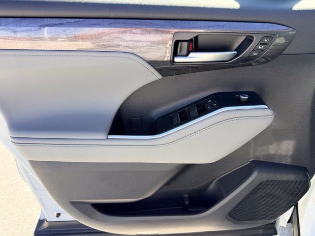 2026 Toyota Highlander Platinum